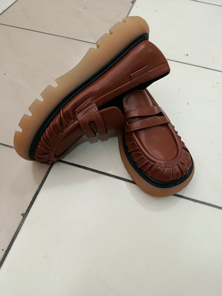 Ladies loafer genuine leather ( Charles & Keith)