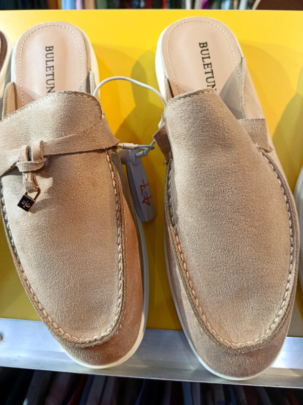 Lady's open loafers