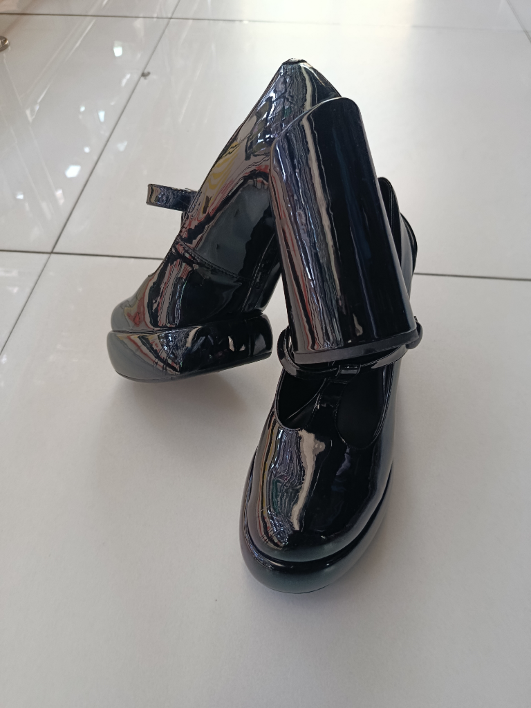 For lady (Charles & Keith)