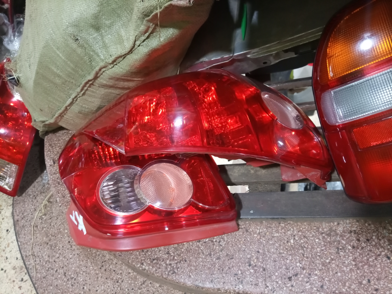 auris 2005 backlights