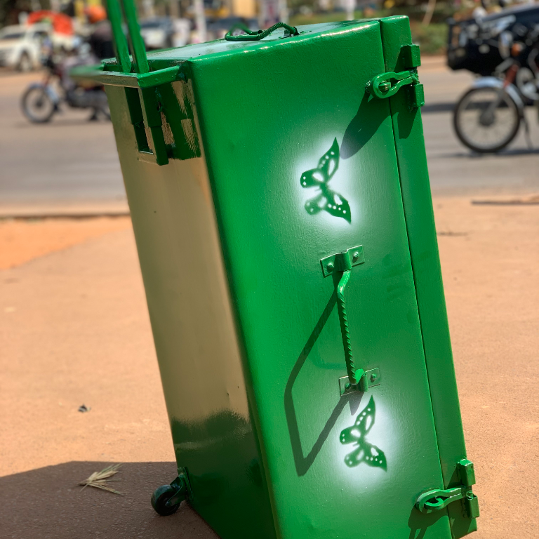 🍏💚 green color metal suitcases