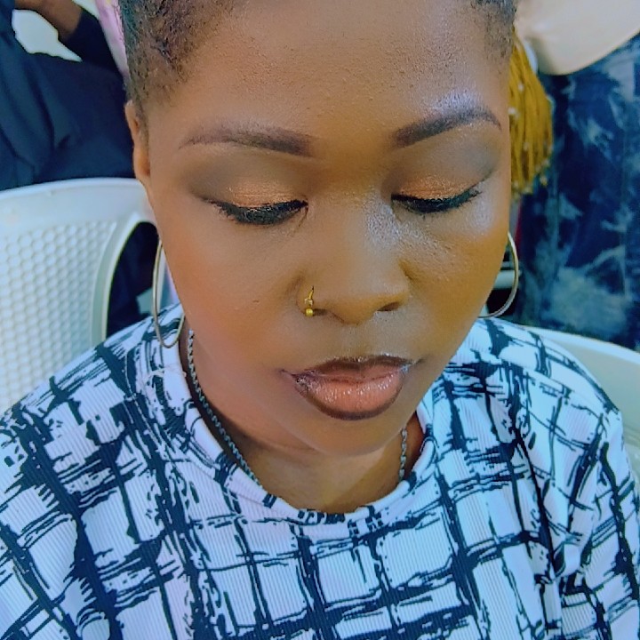 simple makeup without lashes