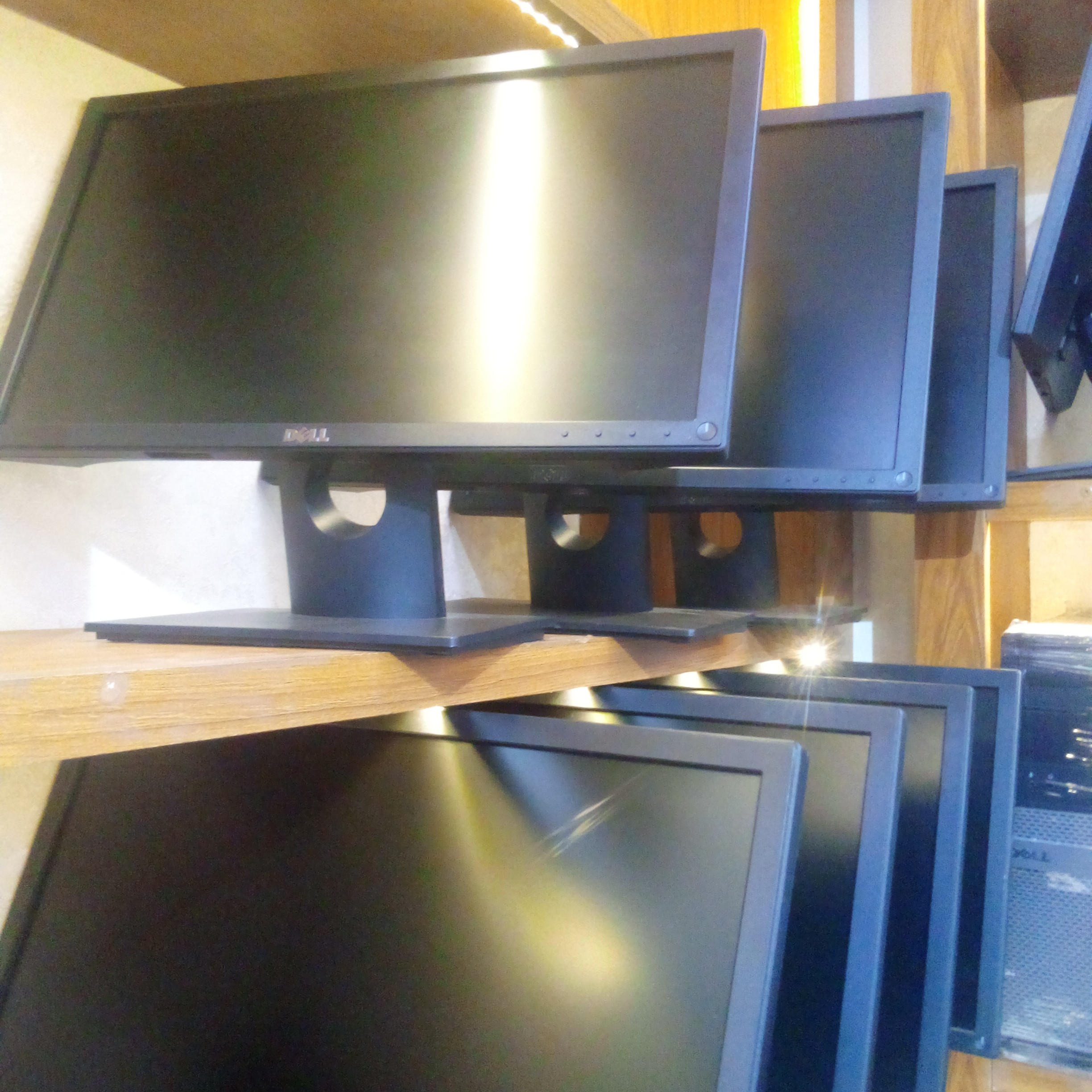 Dell monitors 19 inches wide