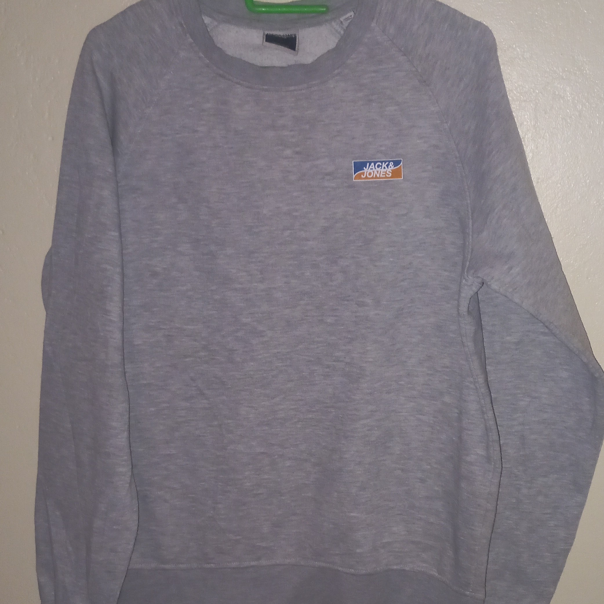 sweat shirt