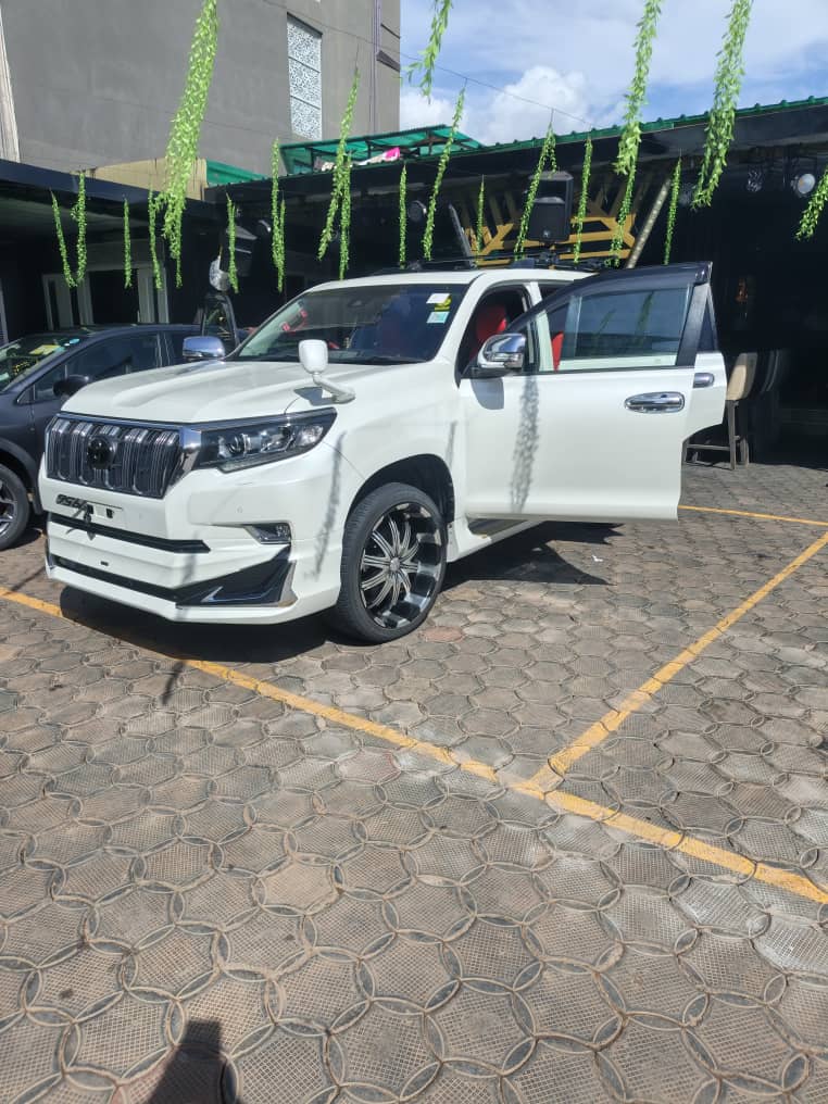 Toyota Landcruiser 2017/18 model 
160,000,000 negotiable 

Available in both Petrol and Diesel