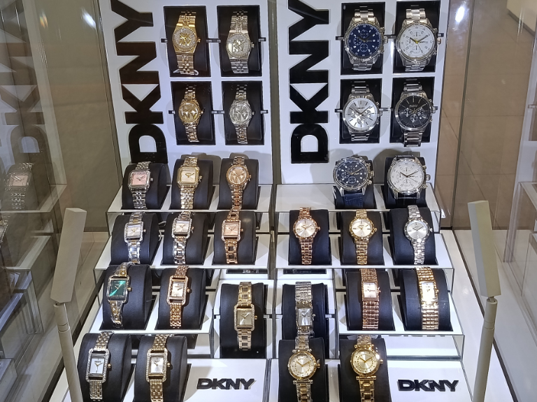 lady's wrist watches(DKNY)