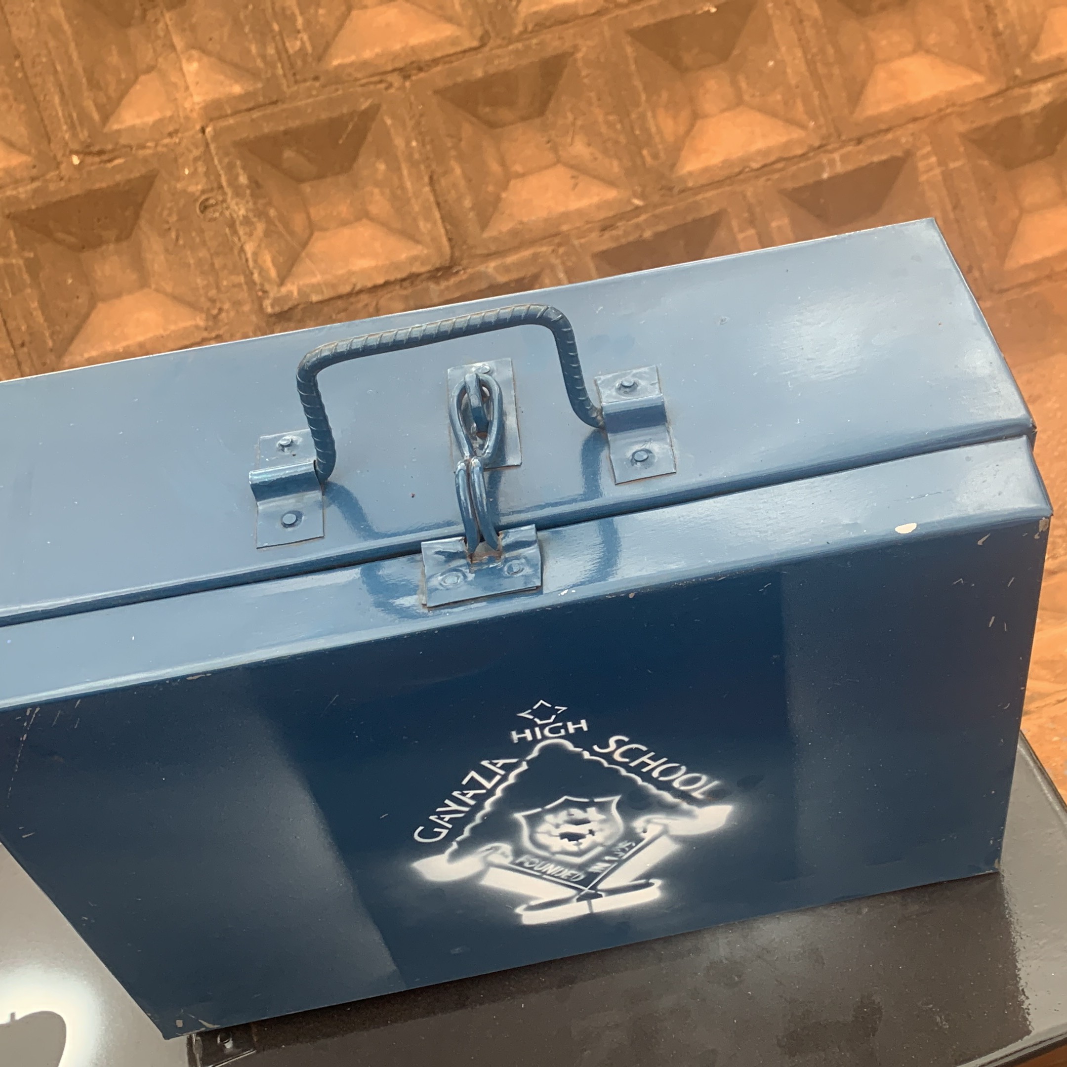 gayaza Hill standard metal suitcases