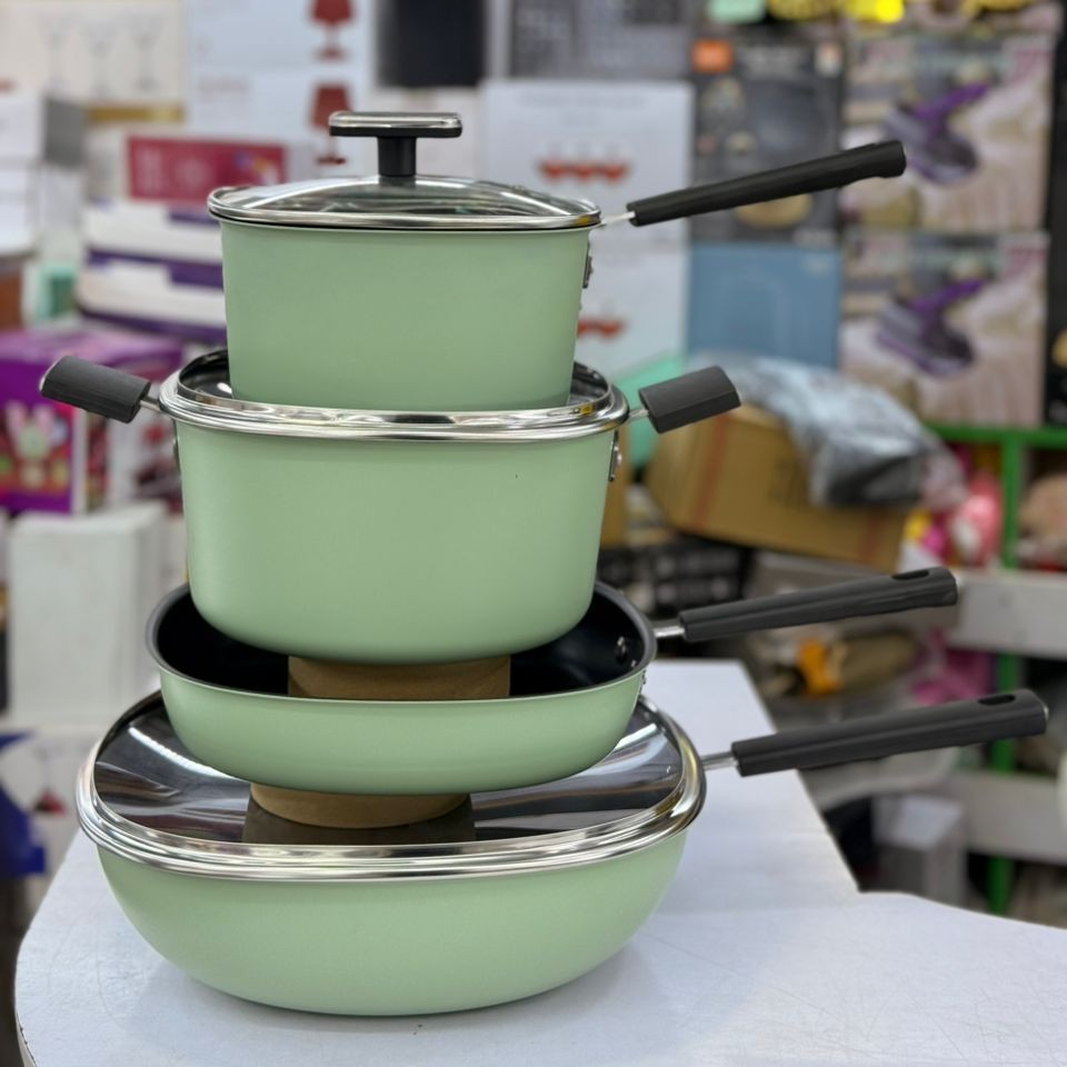 Non-stick cooking and serving dishes set